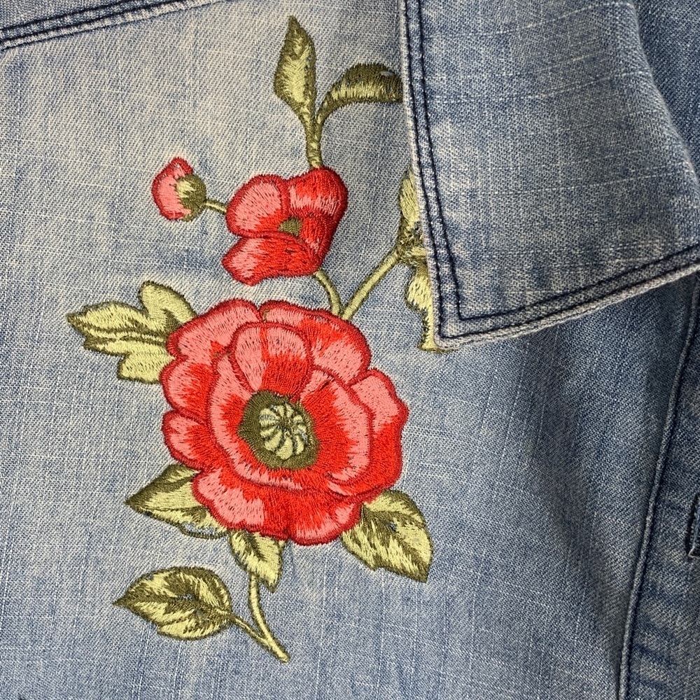 En Creme denim shirt/ dress with embroidered flowers size medium - Picture 4 of 11